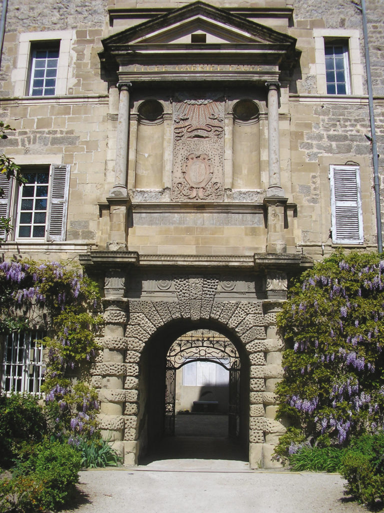 Entrée du lycée Gabriel Faure